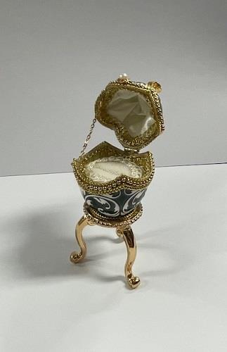 Pigeon Egg Jewelry Box