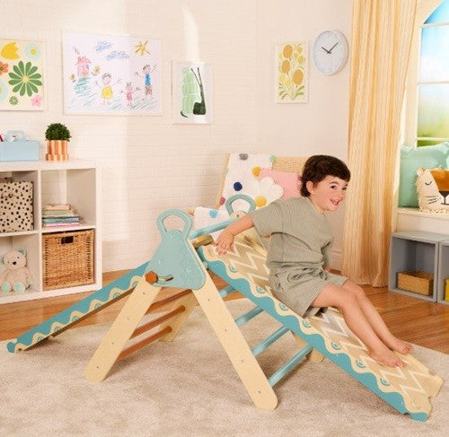 Battat Wooden Triangle Climber (Montreal, In-Store or Pickup ONLY) / Escalade triangulaire en bois (Montréal, en magasin ou à ramasser SEULEMENT)