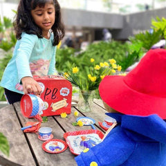 Paddington 14-Piece Tin Tea Set / Service à thé en boîte métallique de 14 pièces