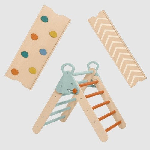 Battat Wooden Triangle Climber (Montreal, In-Store or Pickup ONLY) / Escalade triangulaire en bois (Montréal, en magasin ou à ramasser SEULEMENT)