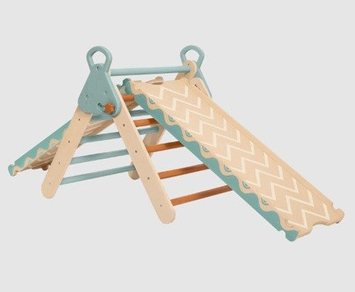 Battat Wooden Triangle Climber (Montreal, In-Store or Pickup ONLY) / Escalade triangulaire en bois (Montréal, en magasin ou à ramasser SEULEMENT)