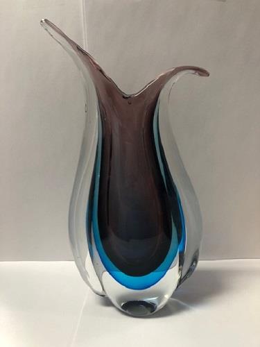 Glass Purple Vase / Vase violet en verre