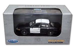 Welly 1999 Ford Crown Victoria Police Car 1:43 Scale Model