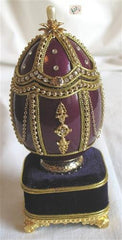 Goose Egg Jewelry Box with Music  / Boîte à bijoux en forme d'œuf d'oie avec musique