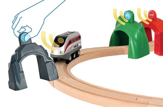 Brio Smart Engine Set With Action Tunnels - 33873