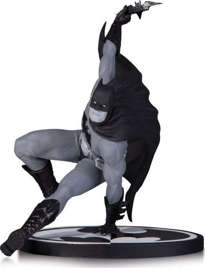 Batman Black & White Statue by Bryan Hitch - Jouets LOL Toys
